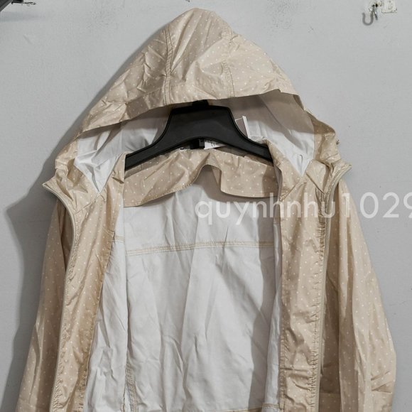 Jones New York Ladies' Parka in a Pocket  in  Sand with dots  color. - Picture 5 of 7